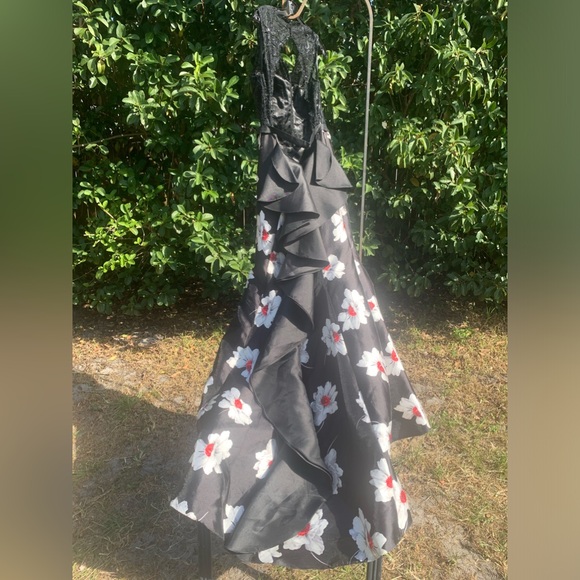 Dave and Johnny black floral Gown Sz 11/12 - Picture 9 of 16